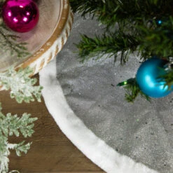 Northlight 20" Silver Glittered Mini Christmas Tree Skirt With White Fur Trim 8 Northlight 20" Silver Glittered Mini Christmas Tree Skirt With White Fur Trim -Christmas Decoration Store northlight l27918 styled 2 29916.1691160922